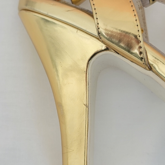 Lola Ramona Gold Heels Retro Pumps - Picture 9 of 11